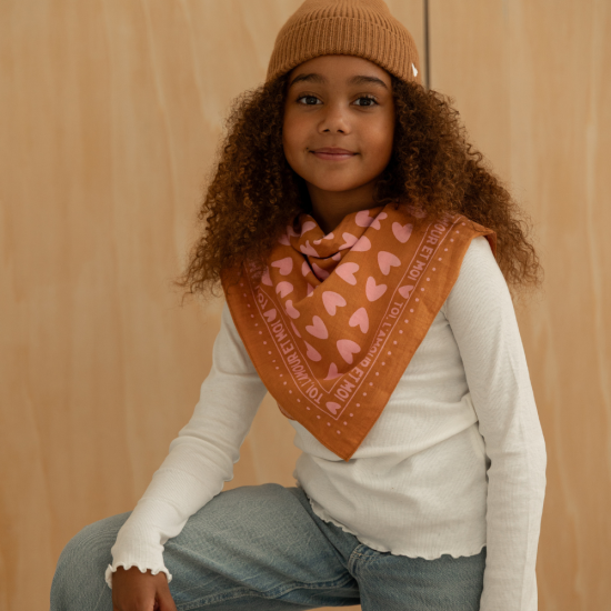 FOULARD COEURS 55CM Marron/ Rose