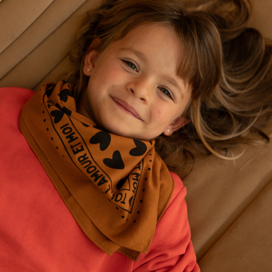 FOULARD COEURS 55CM Marron/ Noir