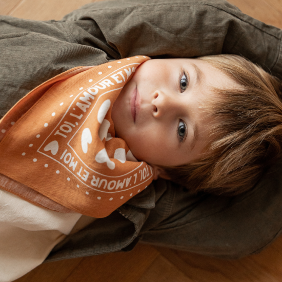 FOULARD COEURS 55CM Marron/ Blanc