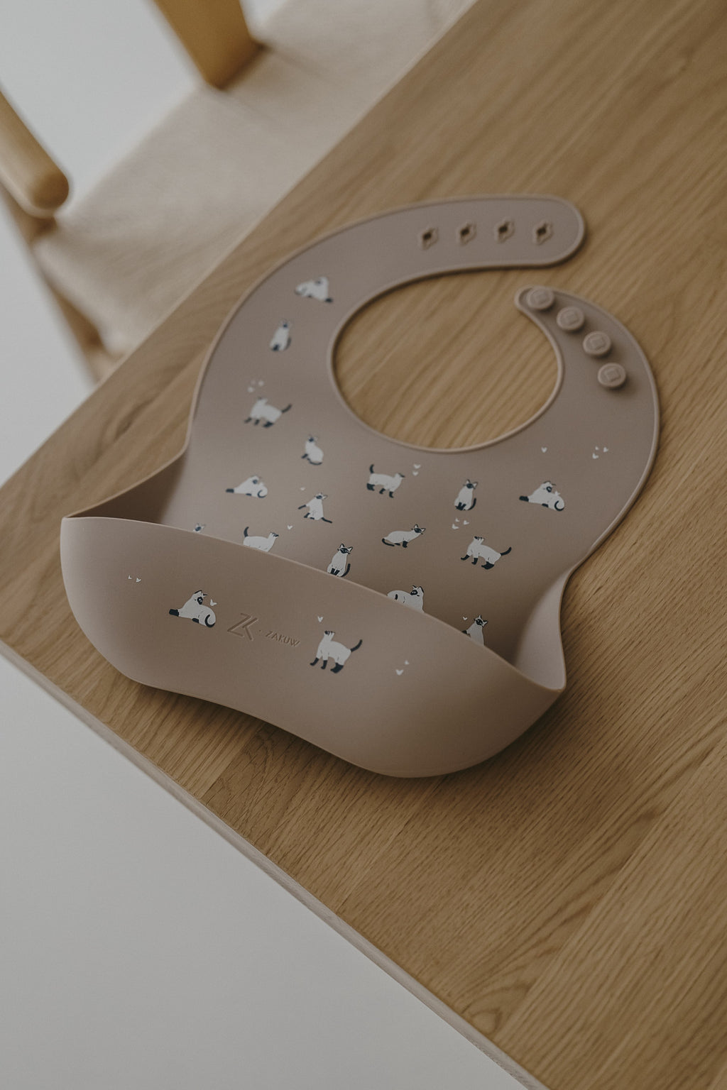 Bavoir en silicone - Minouche Taupe