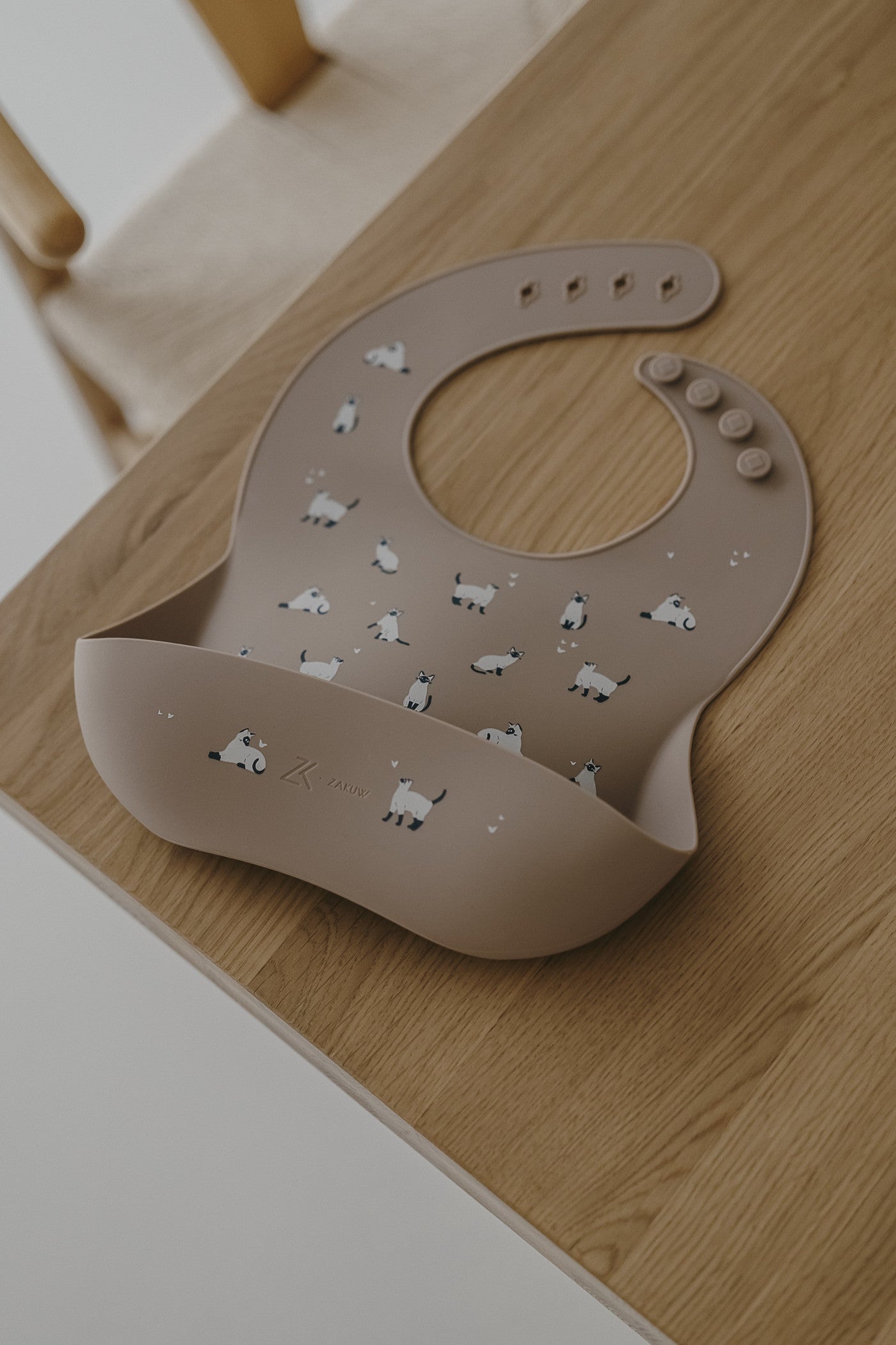Bavoir en silicone - Minouche Taupe
