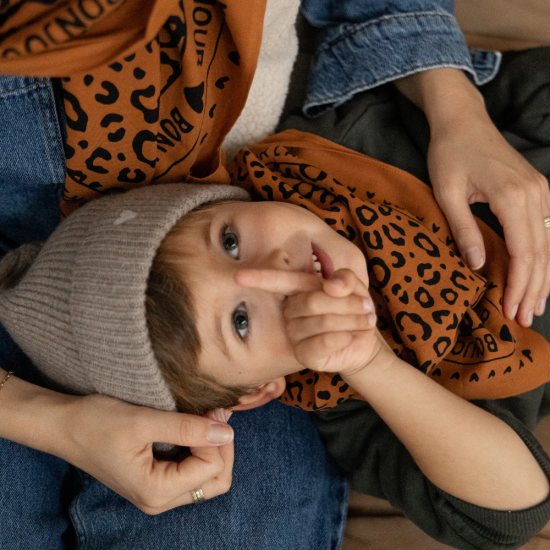 Foulard léopard 55cm fond marron / motif noir
